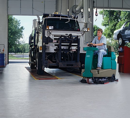 T7+ Lavapavimenti uomo a bordo alt 11